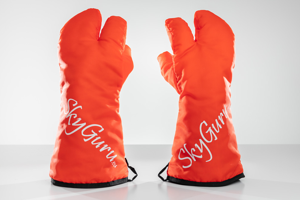 Photo of SkyGuru 3 finger overgloves, lightweight and super warm