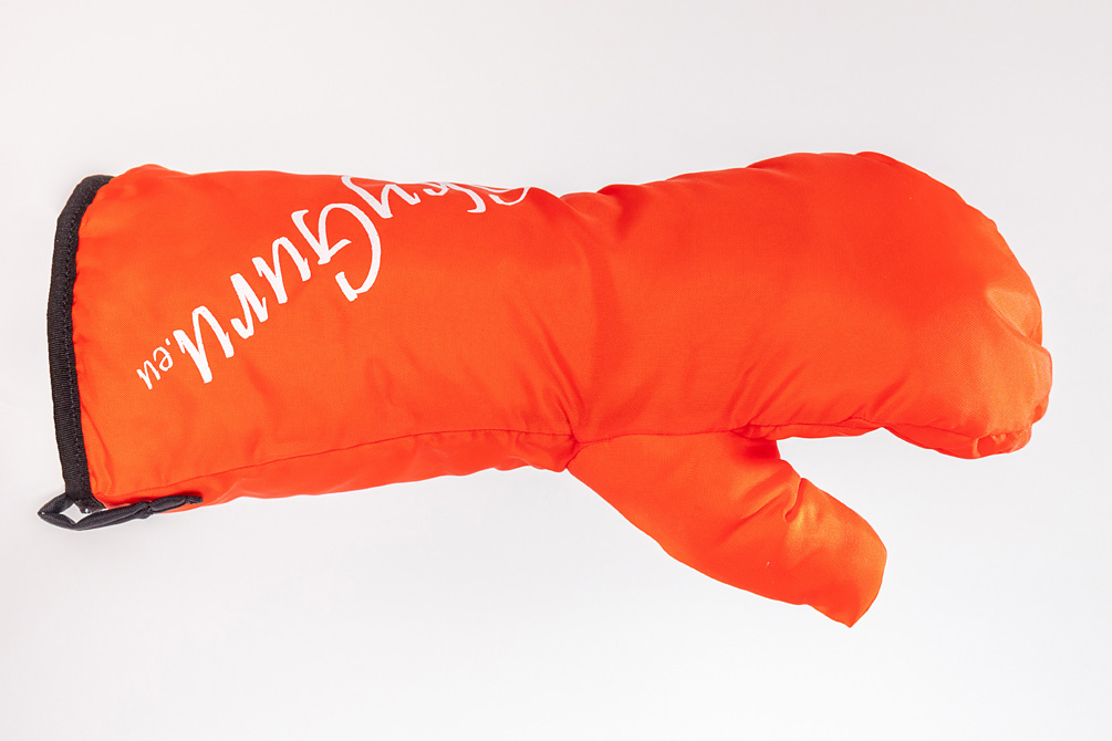 SkyGuru mittens detail